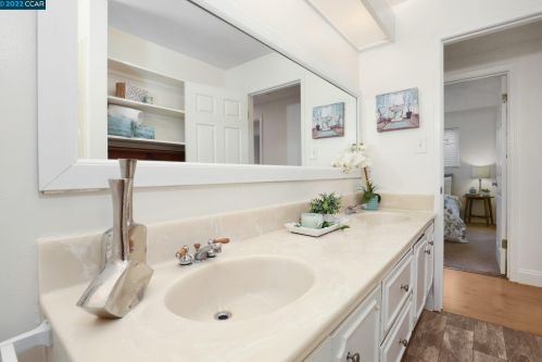 3711 Sierrawood Ct, Concord CA 94519-1423 exterior