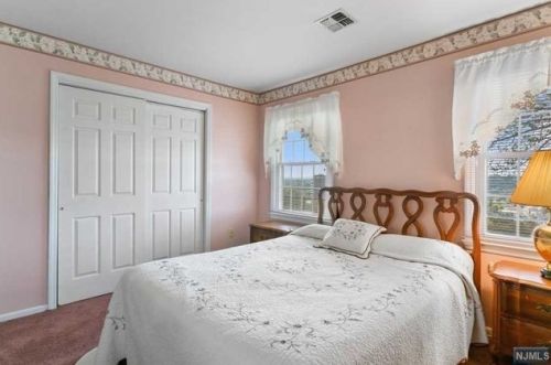 62 Amethyst Ln, Paterson NJ 07501-3361 exterior