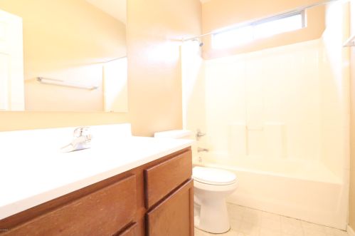 2815 74 Dr, Phoenix AZ 85033-2556 exterior