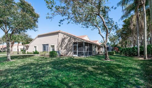 8602 Logia Cir, Boynton Beach FL 33472-7112 exterior