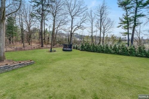 19 Duck Pond Rd, Demarest NJ  07627-2305 exterior