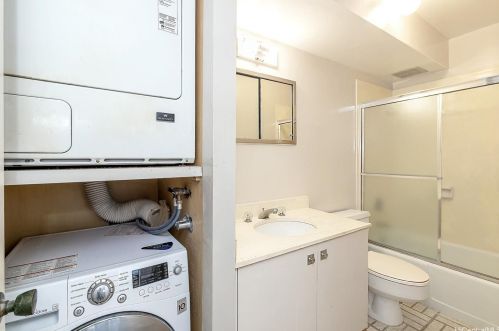 469 Ena Rd, Honolulu HI  96815-1749 exterior