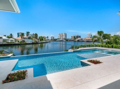 3841 Crayton Rd, Naples FL 34103-3528 exterior