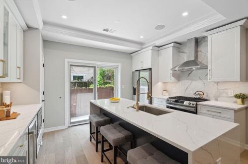 2200 Kater St, Philadelphia PA 19146-1139 exterior