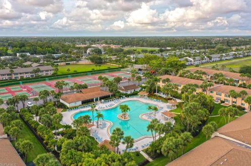 4250 Jack Frost Ct, Naples FL 34112-5249 exterior