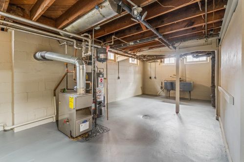 439 Oklahoma Ave, Milwaukee WI 53207-3076 exterior