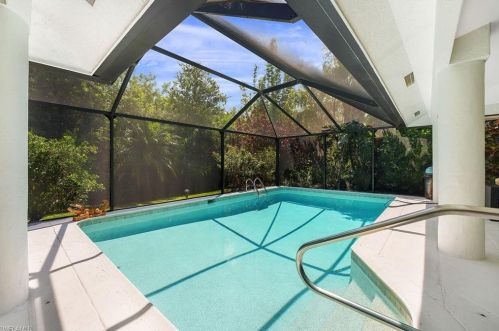 6628 New Hvn Cir, Naples FL 34109-7220 exterior