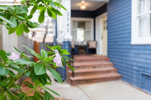 2542 Chilton Way, Berkeley CA 94704-2807 exterior