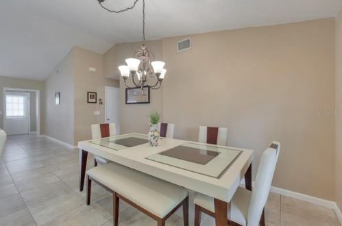 3616 Falling Leaf Ln, Orlando FL 32810-2268 exterior