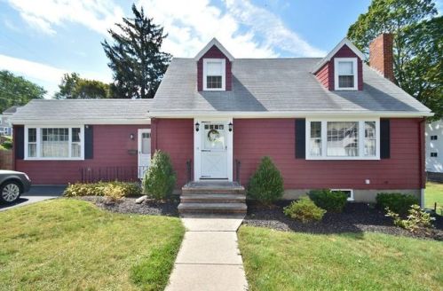 15 Charles St, Woburn, MA 01801-3022