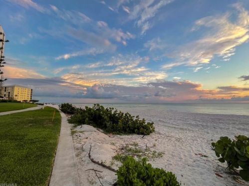 30 Casa Mar Ln, Naples FL 34103-3685 exterior