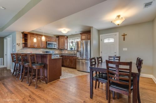 8020 Kilbourn Ave, Chicago IL 60646-5020 exterior