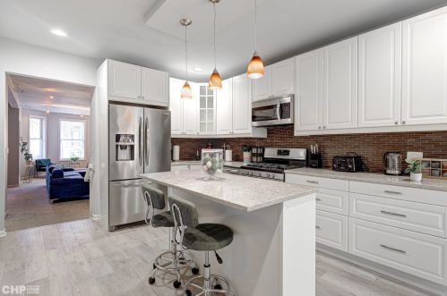 2743 Greenview Ave, Chicago IL 60657-4007 exterior