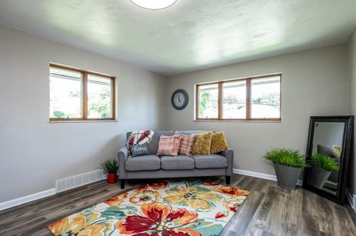 1076 Muldowney Ave, Pittsburgh PA 15207-2078 exterior