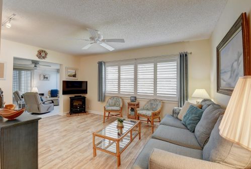 1719 18 St, Boynton Beach FL 33426-6413 exterior