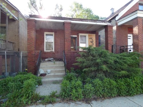 6817 Artesian Ave, Chicago, IL 60629-1326