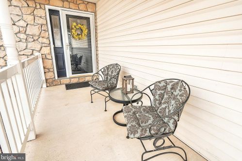 409 Chapelwood Dr, Hanover PA  17331-5232 exterior