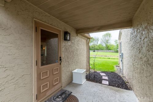 91 Gate House Ln, Edison NJ 08820-4001 exterior