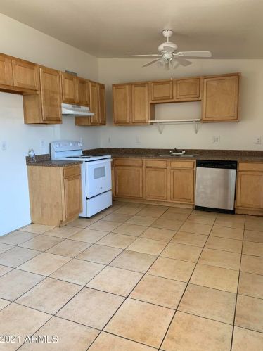 1009 3 St, Phoenix AZ 85004-2018 exterior