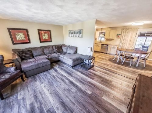 868 Greenville Ave, Providence RI  02919-1324 exterior