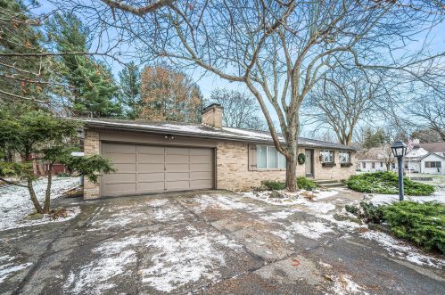 1066 Brookview Dr, Grand Rapids, MI 49505-3402