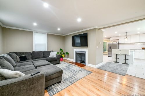 252 Main St, Meriden CT 06451-3859 exterior