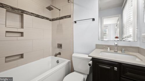 5610 Buckingham Palace Ct, Alexandria VA 22315-4120 exterior