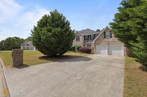 1560 Rogers Crossing Dr, Lithonia GA  30058-7005 exterior