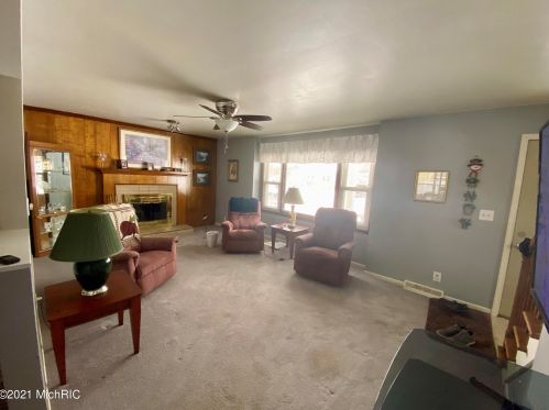 5454 Londonderry Dr, Grand Rapids MI 49508-6325 exterior