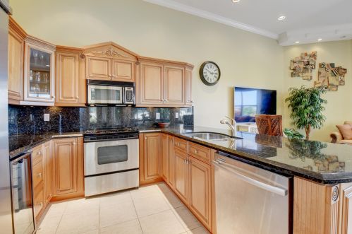 6947 Southport Dr, Boynton Beach FL 33472-6901 exterior