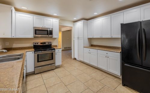 821 Corinth Ave, Tucson, AZ 85710-1111