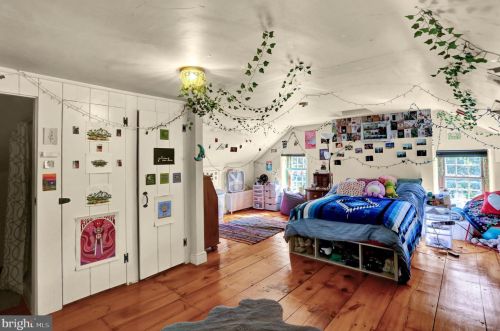 886 Vaughn Rd, Pottstown PA exterior