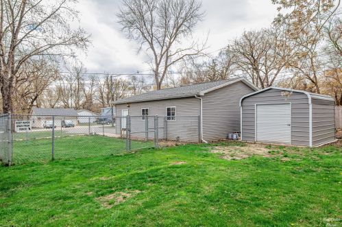 3711 Wonder Lk Rd, Bull Valley IL 60097-9081 exterior