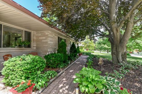 136 Bergen Dr, Milwaukee, WI 53217-2305