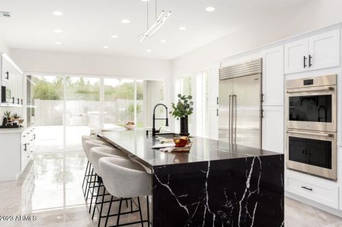 5801 30th St, Phoenix AZ  85016-2401 exterior