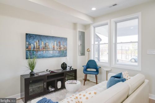 617 18th St, Washington DC 20020-6812 exterior