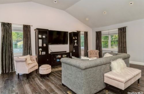 480 Commack Rd, Commack NY  11725-5011 exterior