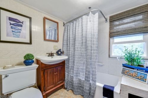 54 River Styx Rd, Hopatcong NJ 07843-1827 exterior