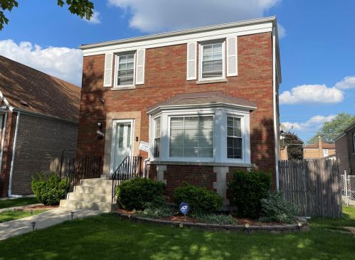 8213 Spaulding Ave, Chicago, IL 60652-3332