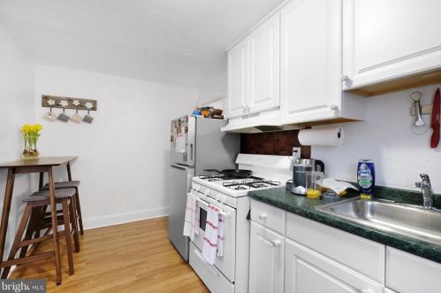 1433 Broad St, Philadelphia PA 19146-4808 exterior