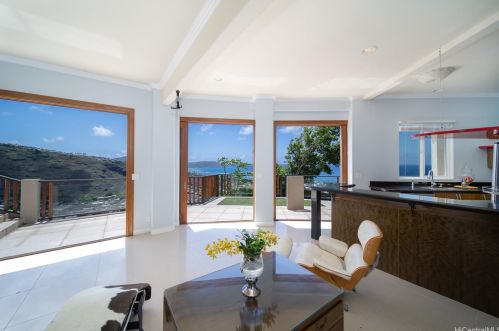 5201 Kuaiwi Pl, Honolulu HI 96821-1560 exterior