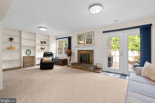 5806 Tudor Ln, Rockville MD 20852-2852 exterior