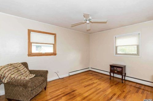 2 Crabapple Ln, Commack NY 11725-2404 exterior