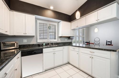 461 Countryside Dr, Naples, FL 34104-6723