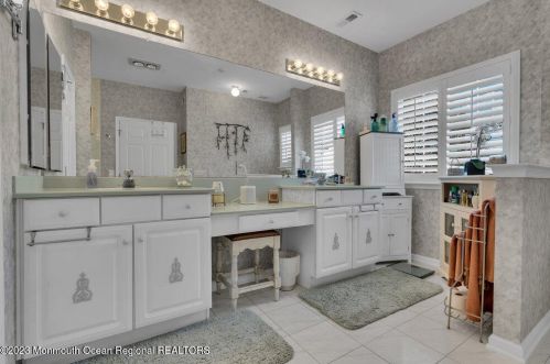 5 Barcelona Ct, Lakehurst NJ  08759-6060 exterior