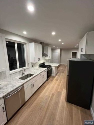 314-330 Westwood Ave, Westwood NJ  07675-1717 exterior