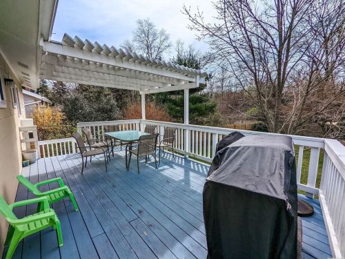 12 Kenswick Ln, Huntington Station NY 11746-2805 exterior