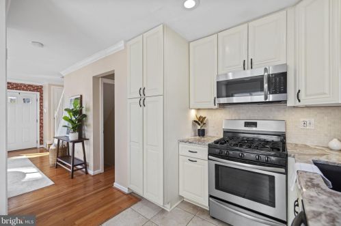 6811 Radcliffe Dr, Alexandria VA 22307-1541 exterior