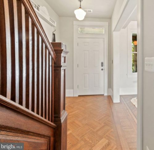 1933 Smt Pl, Washington DC 20002-1353 exterior