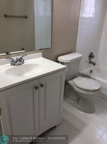 2472 Dixie Hwy, Boca Raton FL 33431-6812 exterior